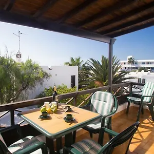 2br Beach House - Solarium & Shower Terrace - 12 Puerto del Carmen (Lanzarote)